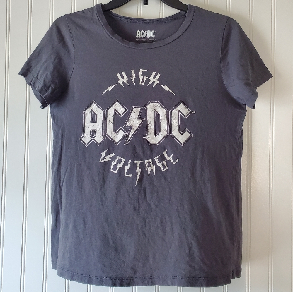 CLEARANCE! AC⚡️DC Shirt Women's Sz S